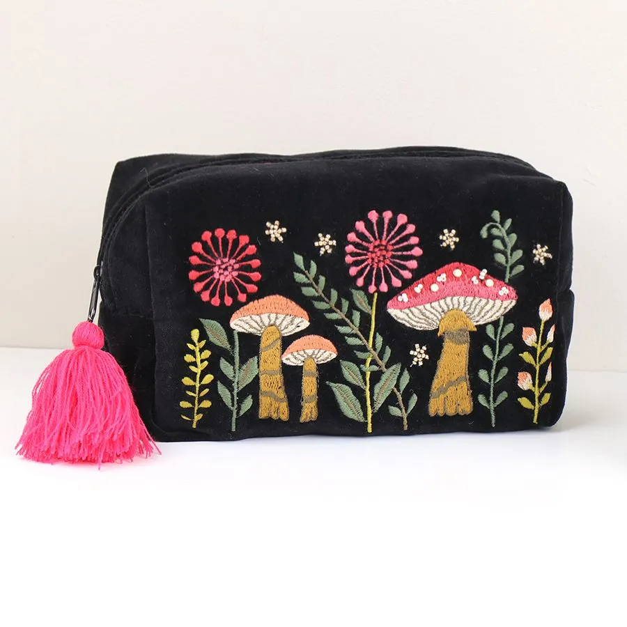 81582 Black Midnight Velvet Make Up Bag By Pom