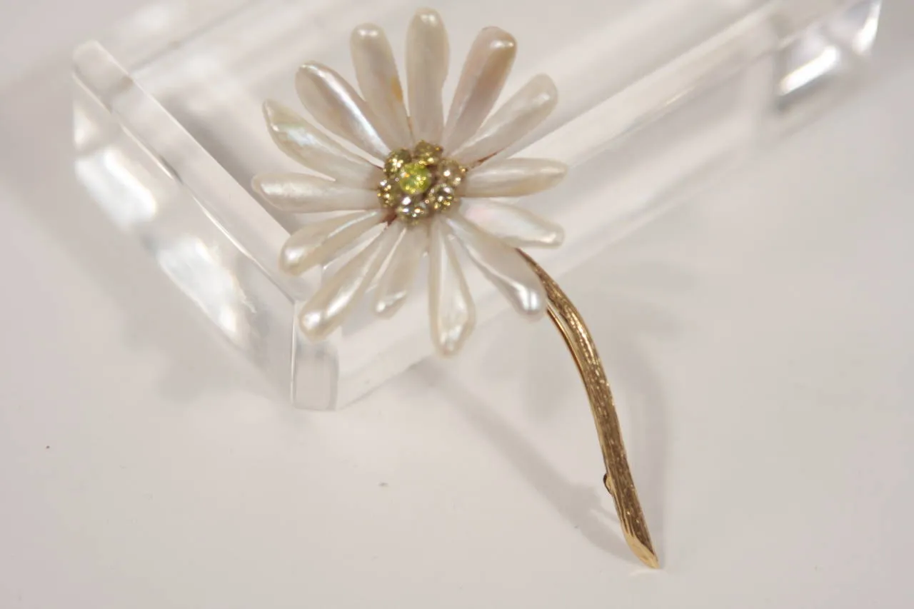 Diamond 14 Karat Gold Petal Daisy Brooch