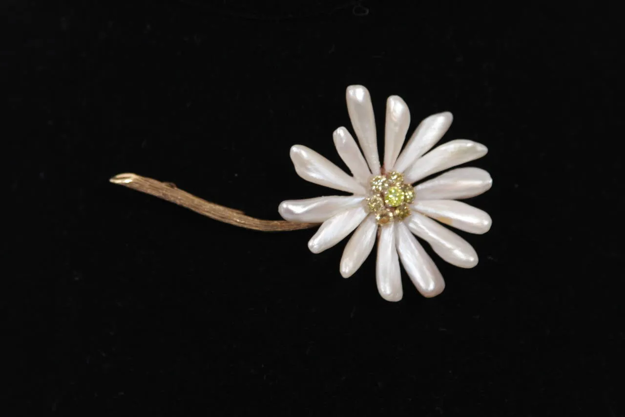 Diamond 14 Karat Gold Petal Daisy Brooch