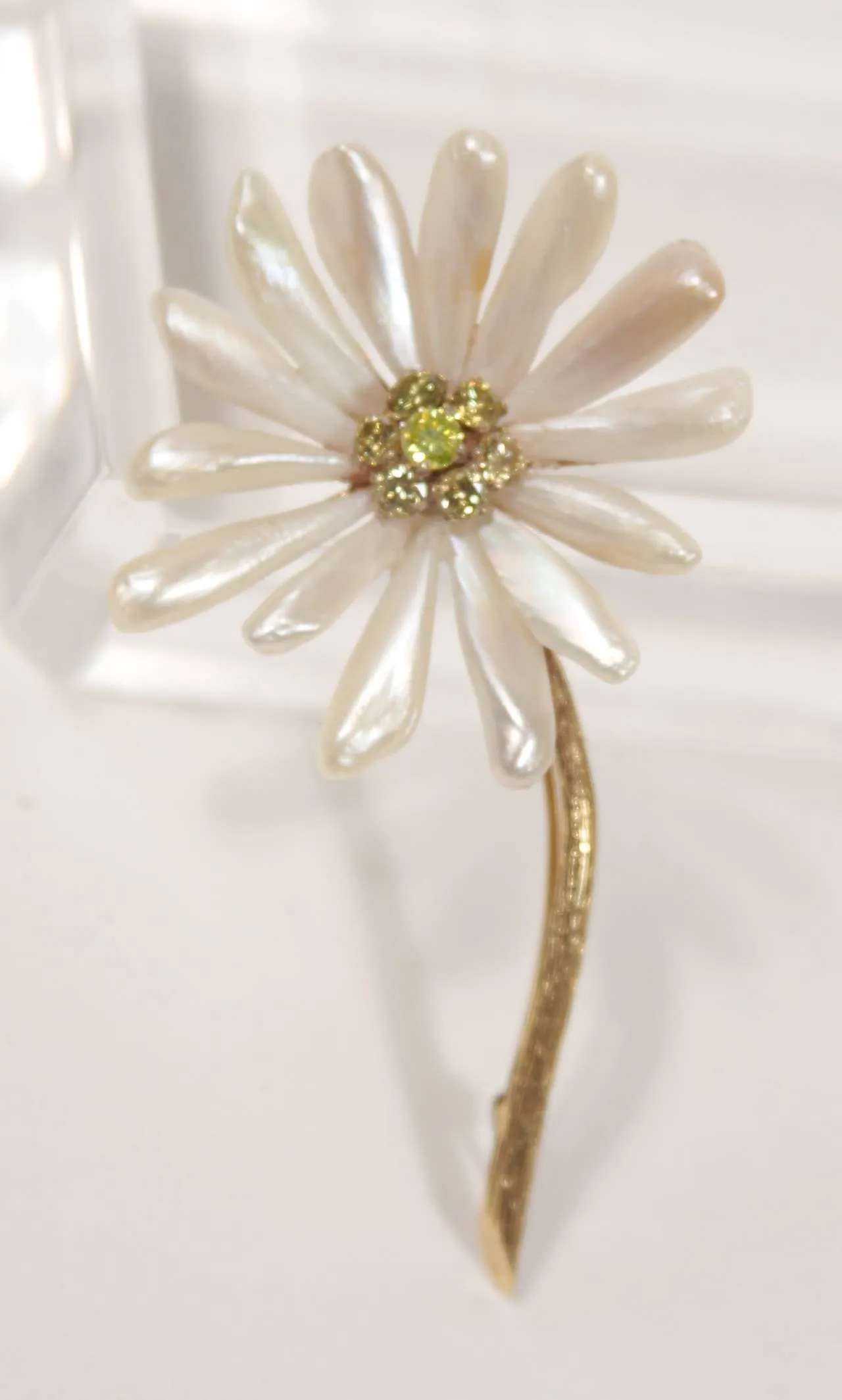 Diamond 14 Karat Gold Petal Daisy Brooch