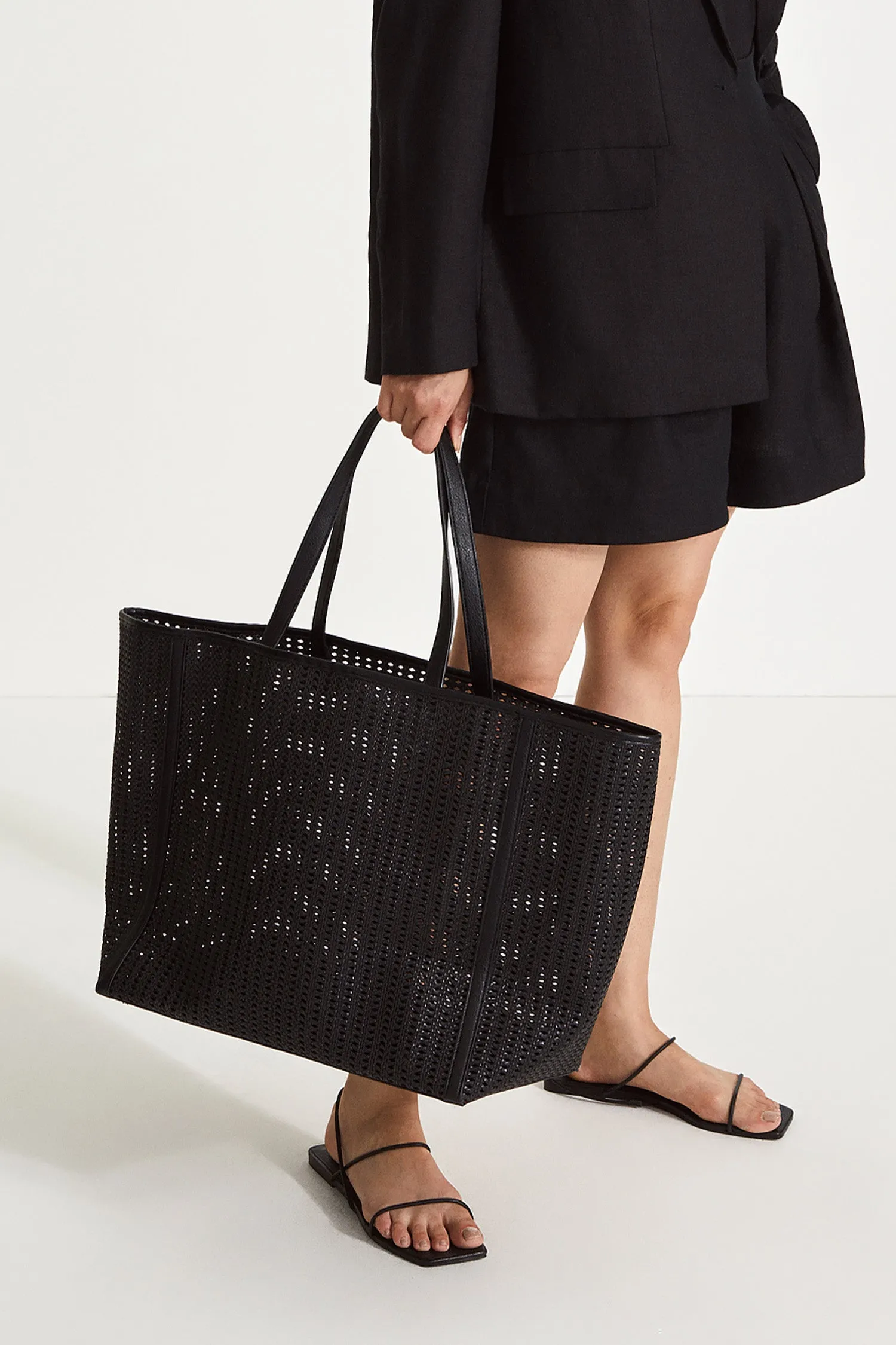 EVERYDAY SHOPPER - YACHT BAG POINTELLE BLACK