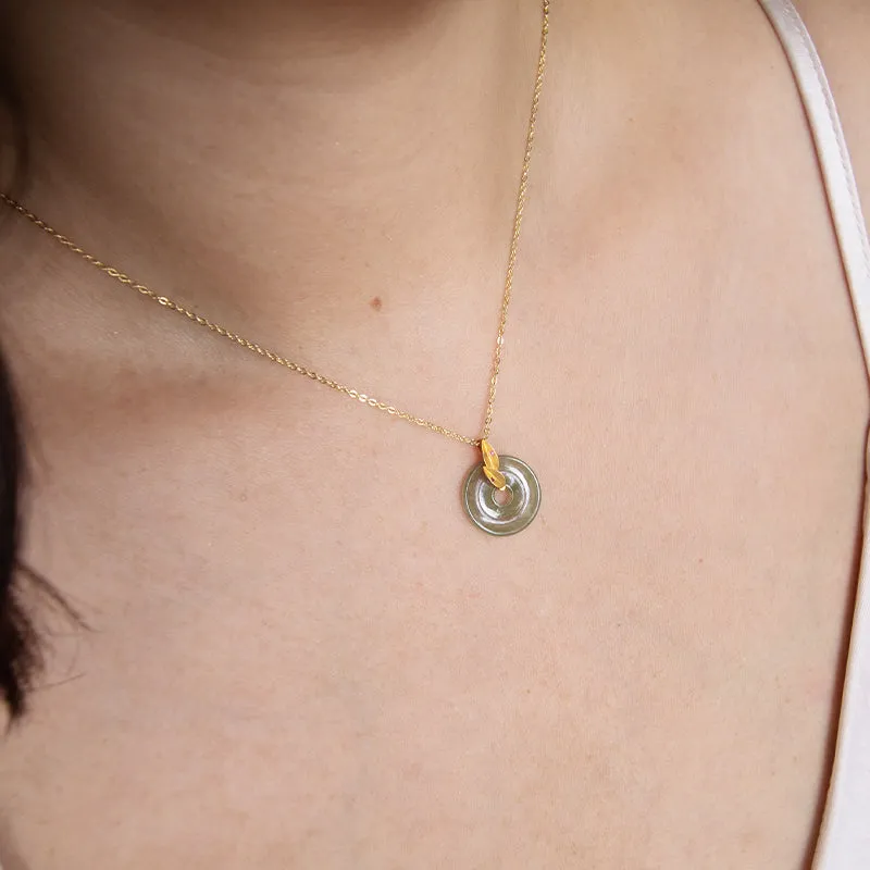 Leaf Motif Donut 18K Gold Pendant w Chain