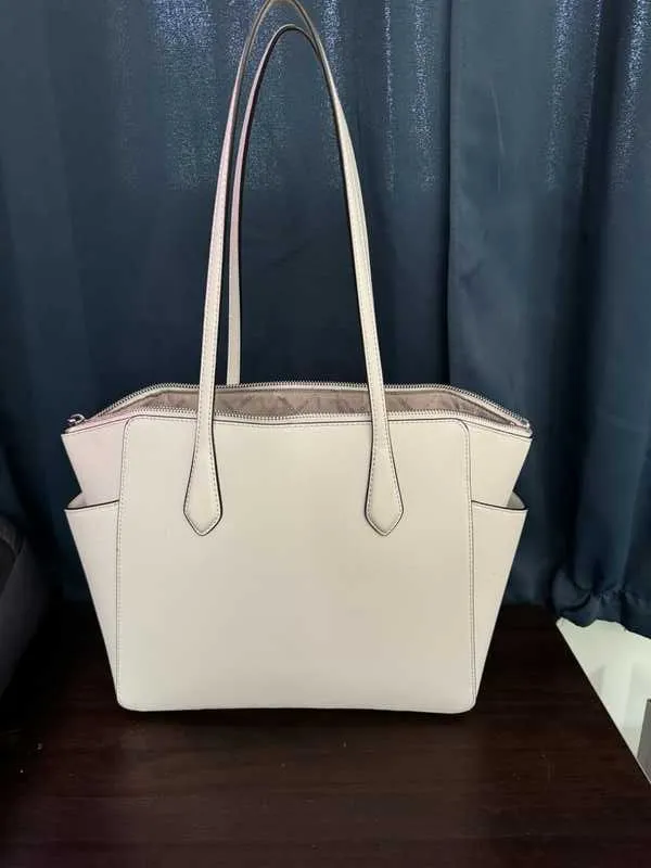 Marilyn Medium Saffiano Leather Tote Bag