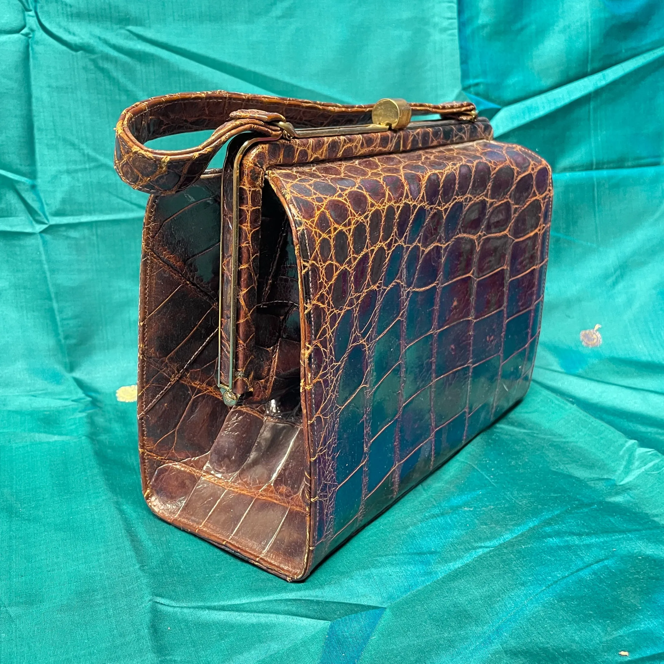 Vintage 40s Brown Alligator Handbag, Barrel Shape